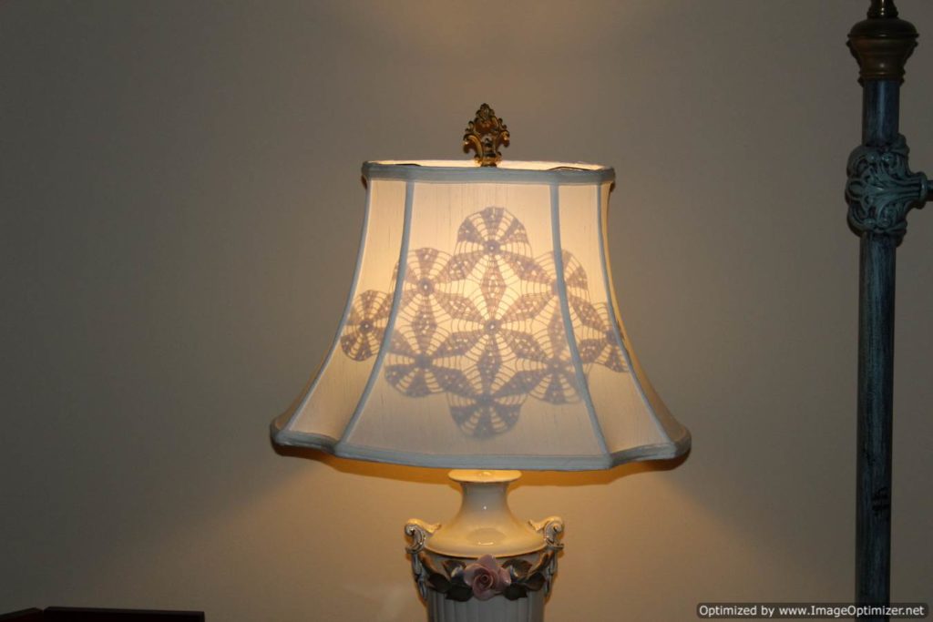 doily lampshade makeover