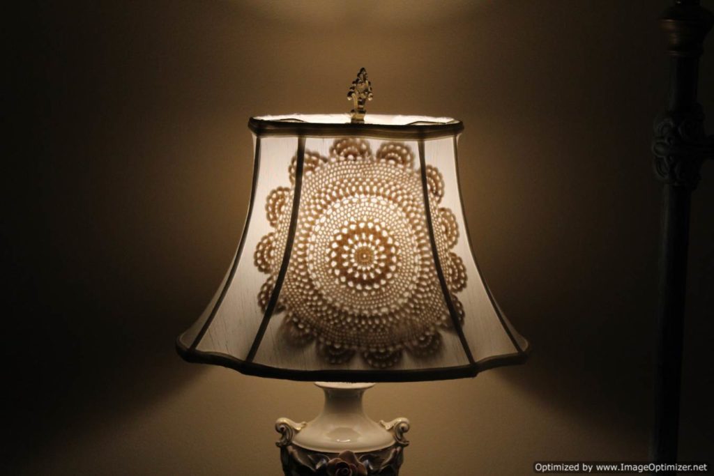 doily lampshade makeover