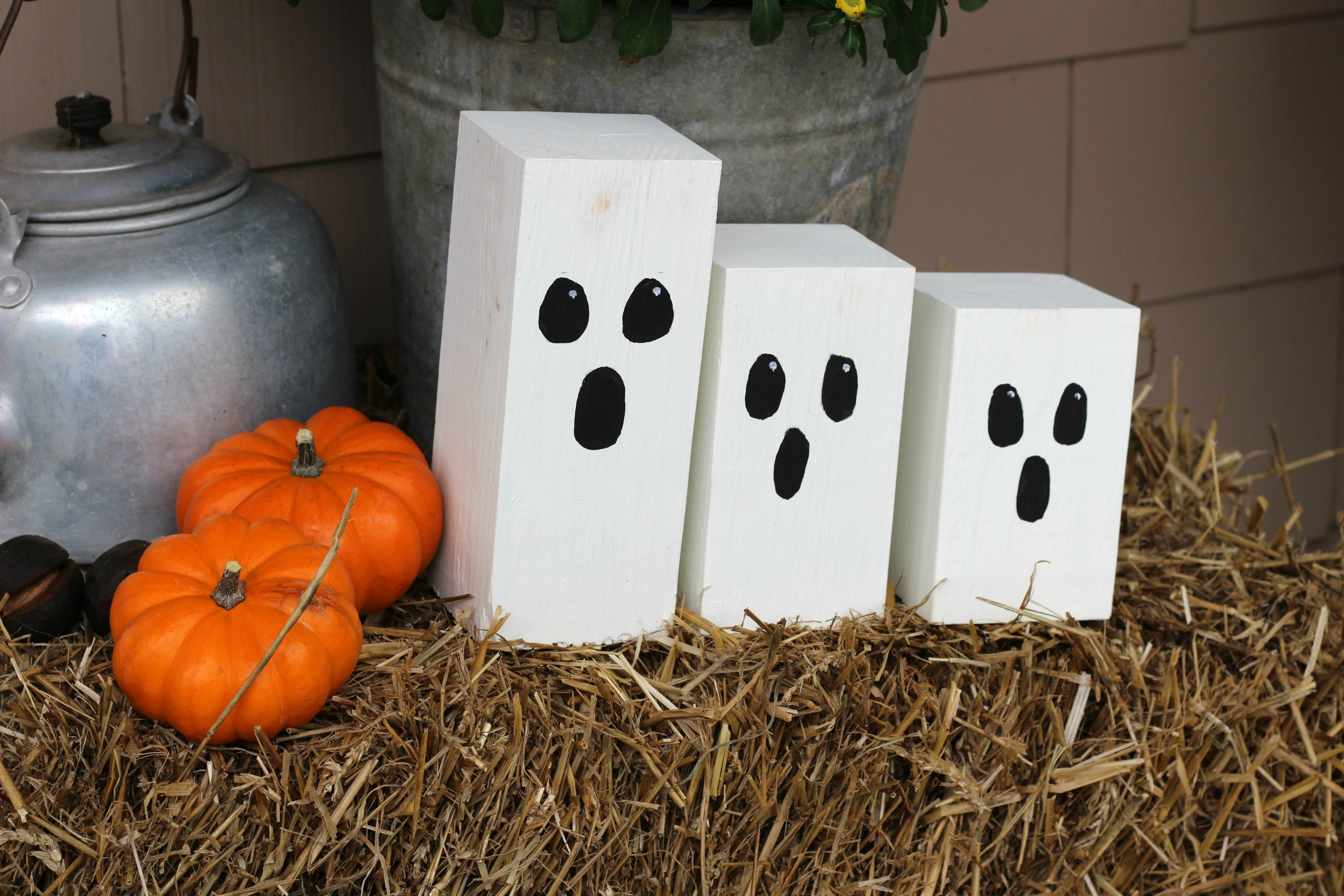 ghosties-and-mini-pumpkins