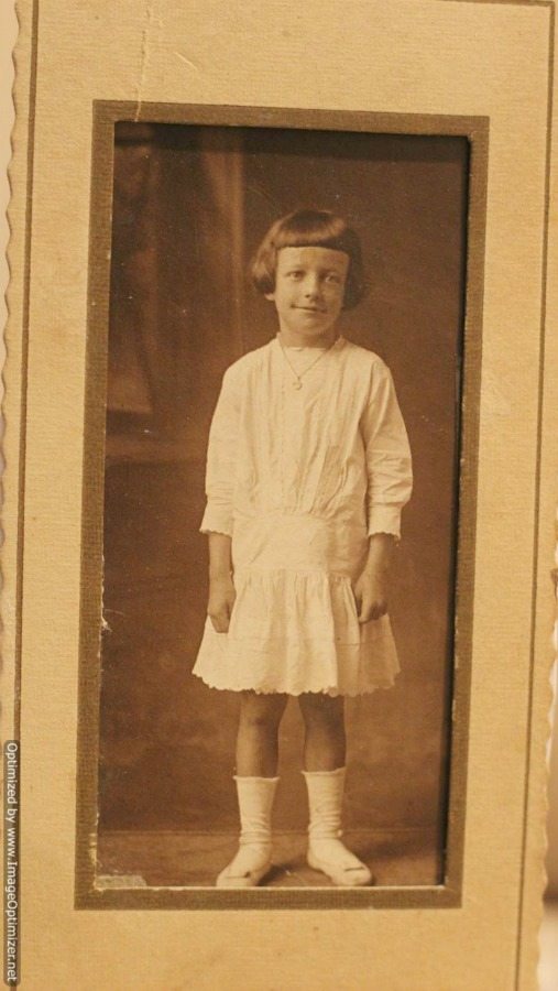 my-mother-at-8-years-old-in-1918