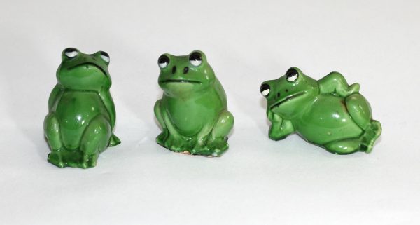 frog-figurines