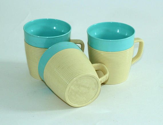 vintage-raffiaware-mugs