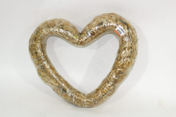 heart-shaped-valentine-wreath