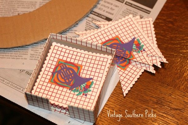 paper-coasters-used-as-a-border