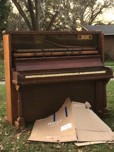 old-discarded-piano